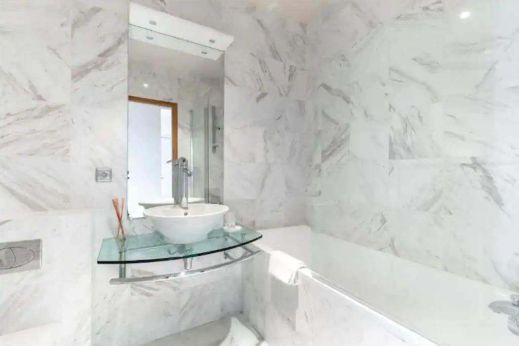 Appartement Avenue Montaigne Luxury 2br 4p Paris