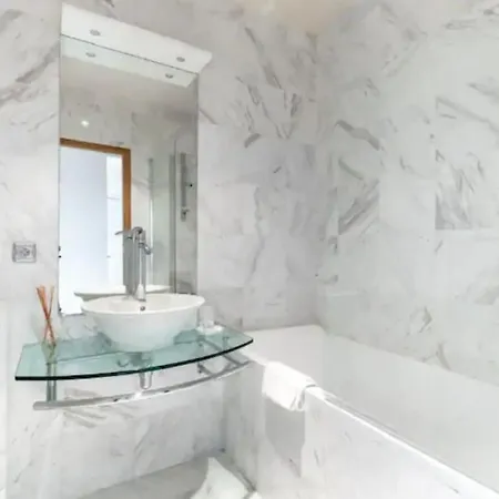 Avenue Montaigne Luxury Apartment 2Br 4P Paris Exterior photo