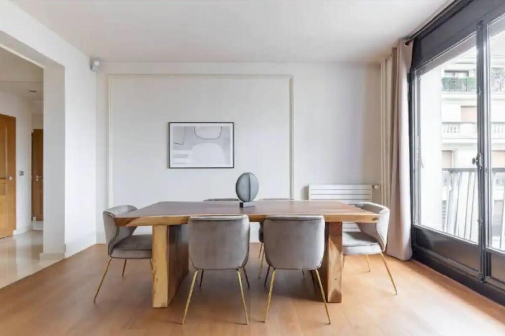 Avenue Montaigne Luxury 2br 4p Appartement