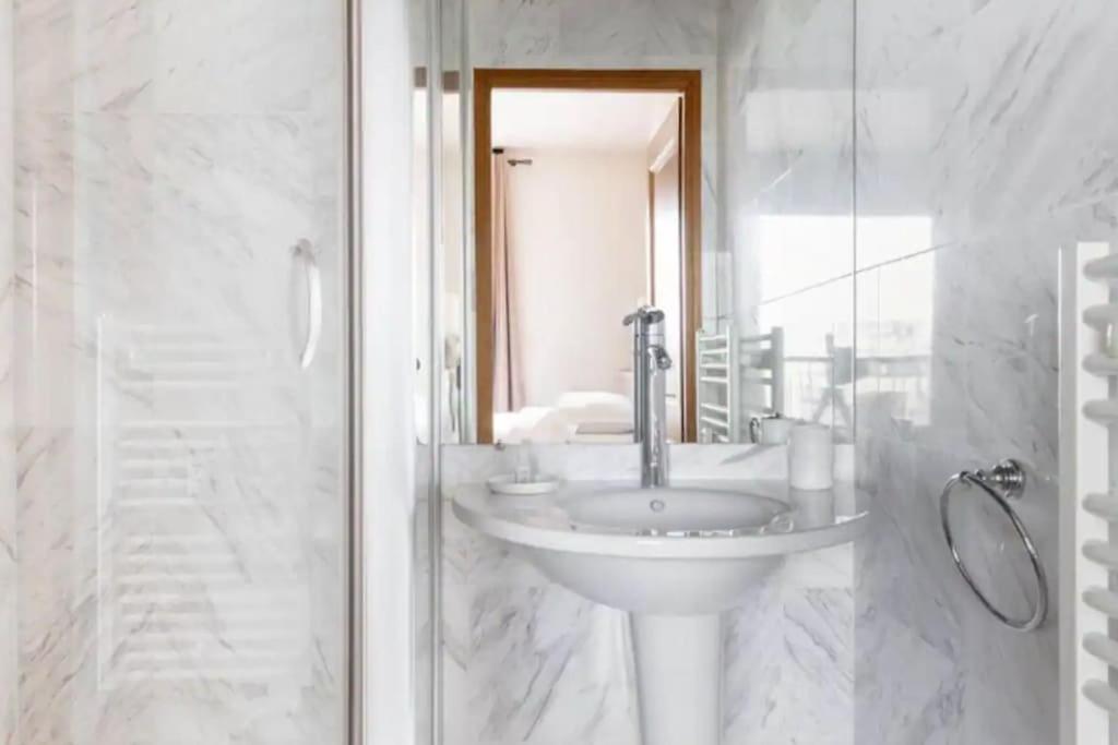 Avenue Montaigne Luxury 2br 4p Appartement