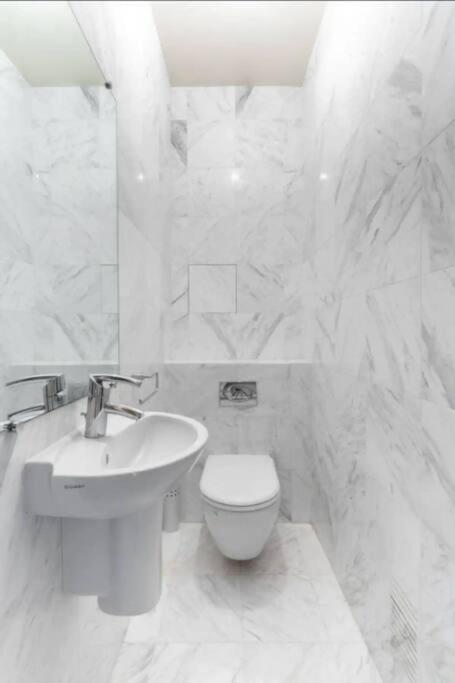 Avenue Montaigne Luxury 2br 4p * Parijs