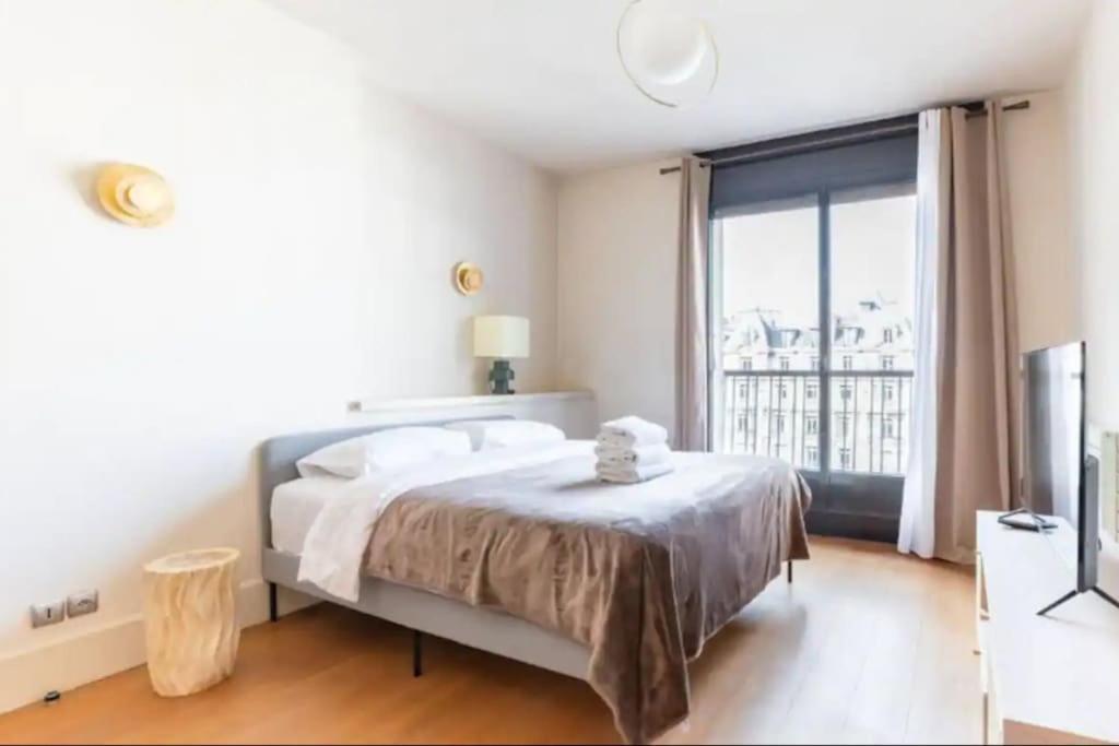 Avenue Montaigne Luxury 2br 4p Appartement *